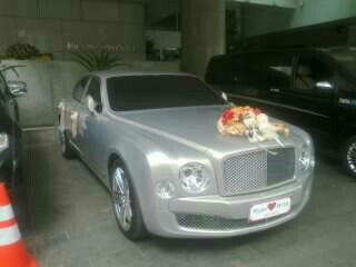 Rental- mobil- mewah- Bentley-pengantin-wedding car